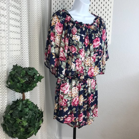 🎁🎄Kori S/S Romper | Navy w/ Floral | Small - Picture 2 of 9